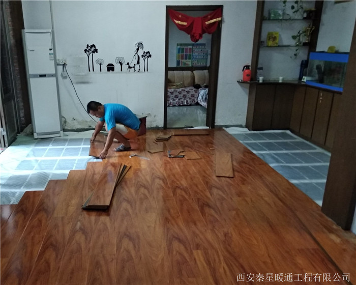 電地暖木地板鋪設(shè)